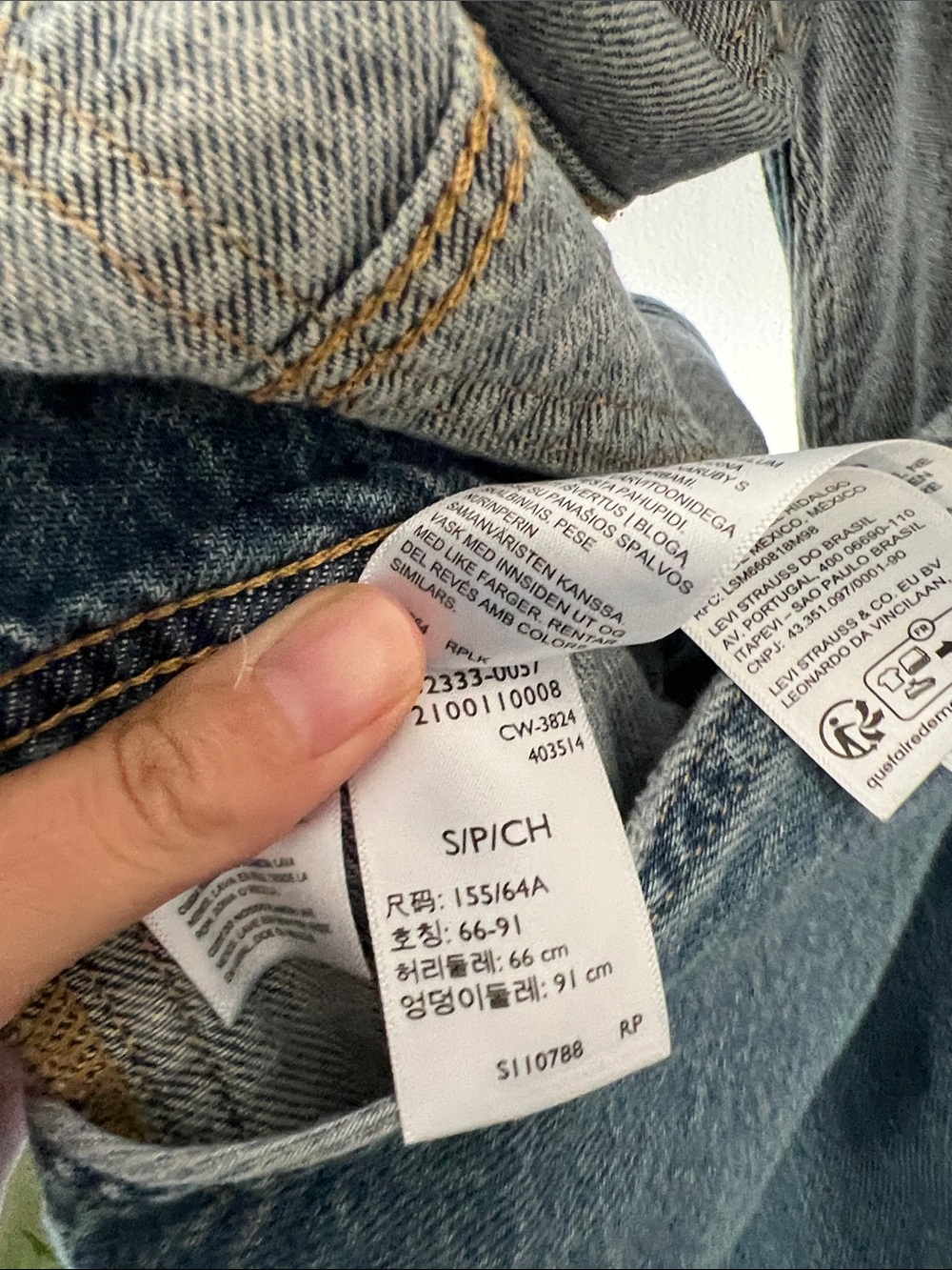 Levi’s overalls or shortalls in size small - Picture 5 of 6